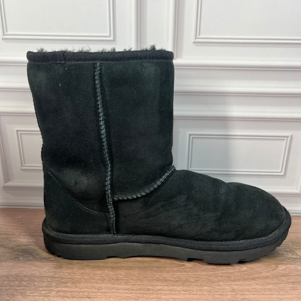 UGG Classic Short II Boots Women Black Suede Sheepskin 1017703K Size 6 - Picture 6 of 16